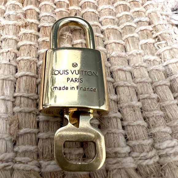 319 Authentic Louis Vuitton Lock & Key #319 - Picture 2 of 2